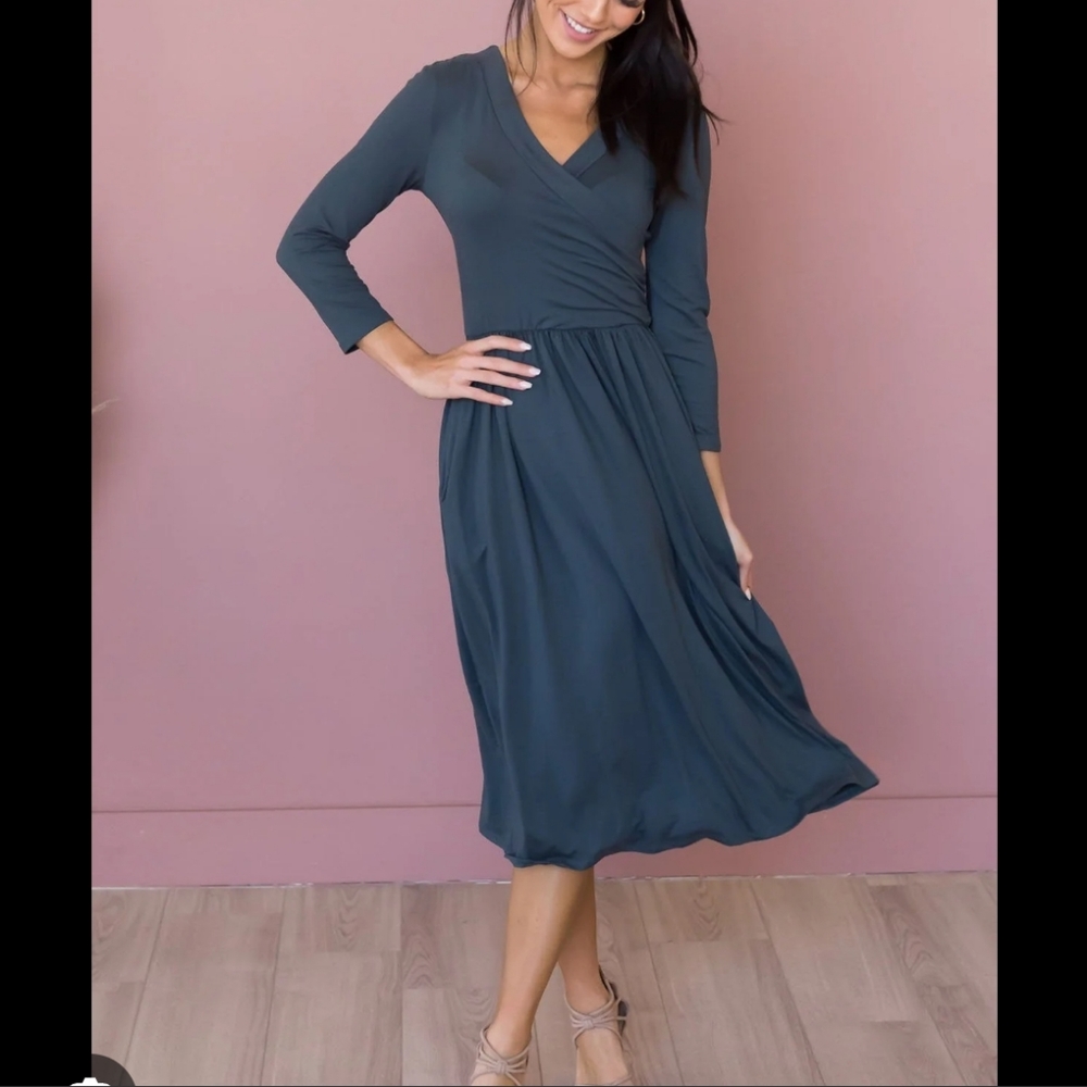 Charcoal V-neck 3/4 Sleeve Dress Ladies Size M